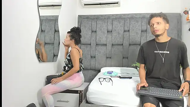 Snapshot of DamianandEva chatting on 11-21-25, 12:26 DamianandEva online show from 11-21-25, 12:26