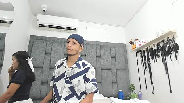 Snapshot of DamianandEva chatting on 11-25-25, 12:16 DamianandEva online show from 11-25-25, 12:16