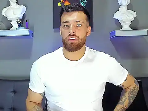 Snapshot of Thorevans2424 chatting on 11-21-25, 12:43 Thorevans2424 online show from 11-21-25, 12:43