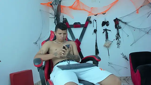 Steven19 LatinBoy online show from 11-04-25, 11:53