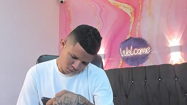 Steven19 LatinBoy online show from 11-25-25, 11:54