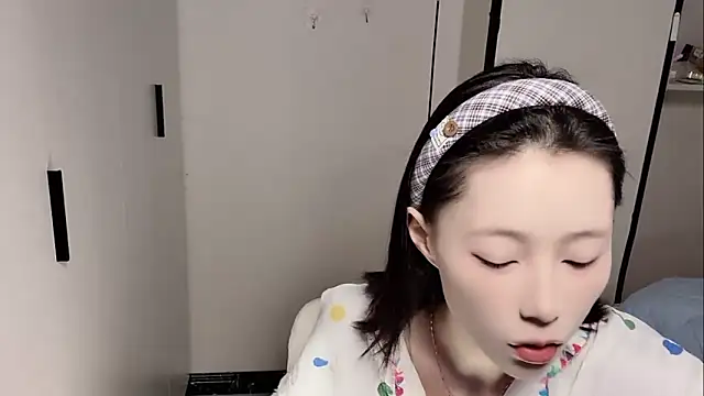 yuyu-33 online show from 02-02-26, 01:15