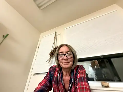 Snapshot of Fargo488 chatting on 10-31-25, 03:40 Fargo488 online show from 10-31-25, 03:40