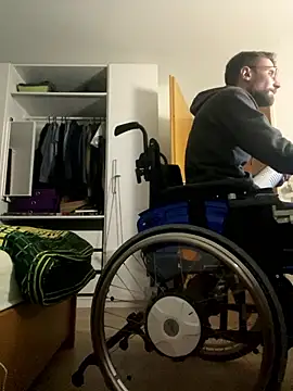 Snapshot of Guttermann chatting on 01-07-26, 06:54 Guttermann online show from 01-07-26, 06:54