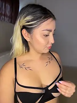 Elina Hills online show from 04-15-26, 07:58