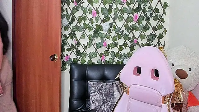 Snapshot of melani_ferraraa_ chatting on 11-13-25, 05:50 melani ferraraa online show from 11-13-25, 05:50