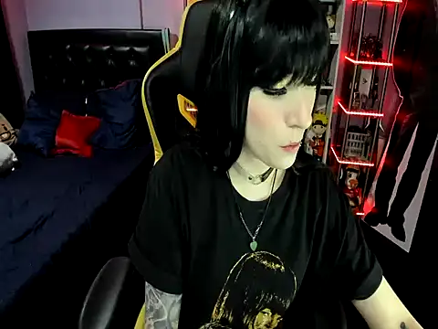 Yummy dark online show from 10-30-25, 06:04