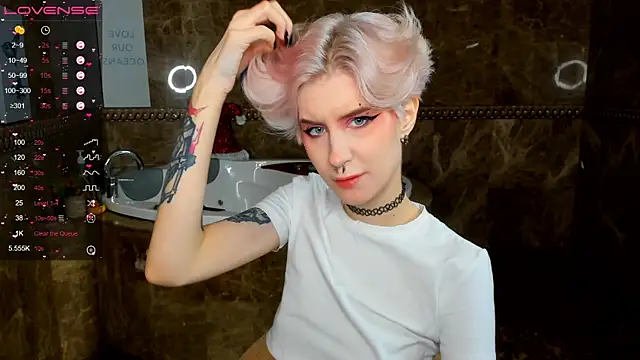 Snapshot of Angel_Julles chatting on 12-19-25, 01:01 Angel Julles online show from 12-19-25, 01:01