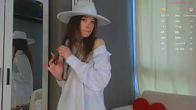 Snapshot of tinyanie chatting on 06-12-26, 04:28 tinyanie online show from 06-12-26, 04:28