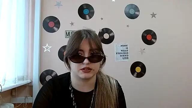 Dance  Queen online show from 10-31-25, 11:55