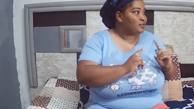 Snapshot of MassiveBoobsxxxx chatting on 12-21-25, 05:53 MassiveBoobsxxxx online show from 12-21-25, 05:53