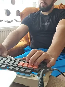 Snapshot of strongcoffee10 chatting on 10-31-25, 10:05 strongcoffee10 online show from 10-31-25, 10:05