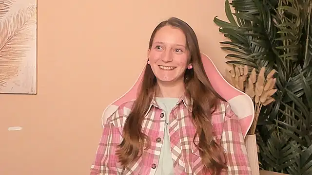 Snapshot of EwaBuiKama chatting on 10-31-25, 03:24 EwaBuiKama online show from 10-31-25, 03:24