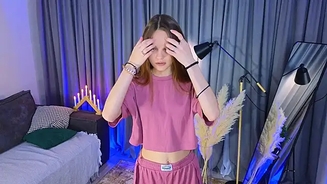 Snapshot of KarlaMagnett chatting on 11-19-25, 03:12 KarlaMagnett online show from 11-19-25, 03:12