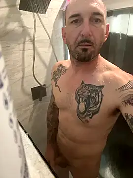 Snapshot of RobsBigD chatting on 11-04-25, 05:23 RobsBigD online show from 11-04-25, 05:23