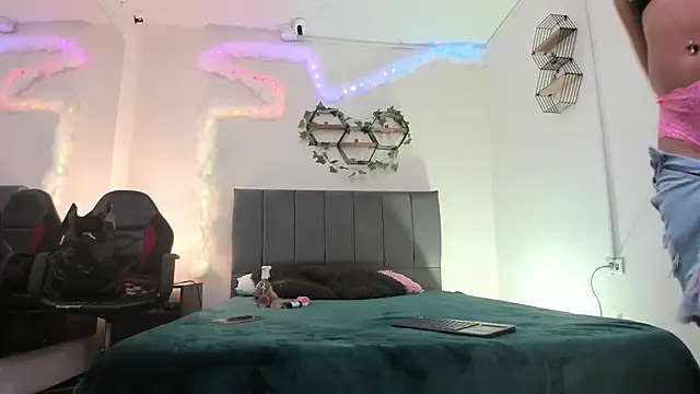 Snapshot of Lucerop_ chatting on 11-23-25, 03:39 Lucerop online show from 11-23-25, 03:39