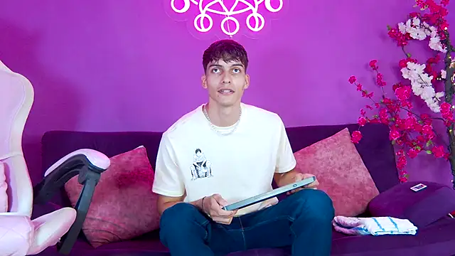 AlessioVitale online show from 11-24-25, 12:16