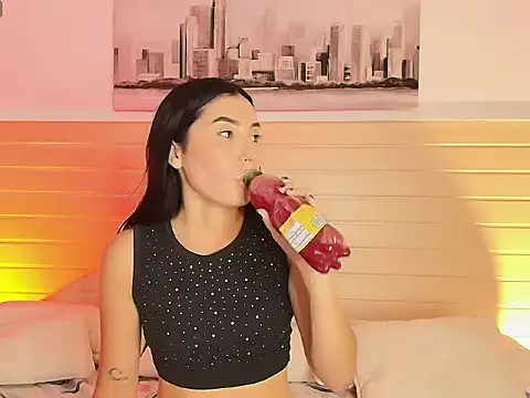 Madisonkay online show from 12-17-25, 07:09