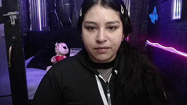 Snapshot of lehia_285 chatting on 05-18-26, 01:06 lehia 285 online show from 05-18-26, 01:06