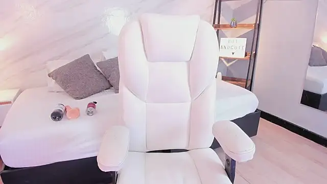 leo and mia online show from 12-16-25, 12:32