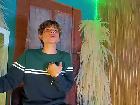 Leo Glow online show from 12-20-25, 07:21