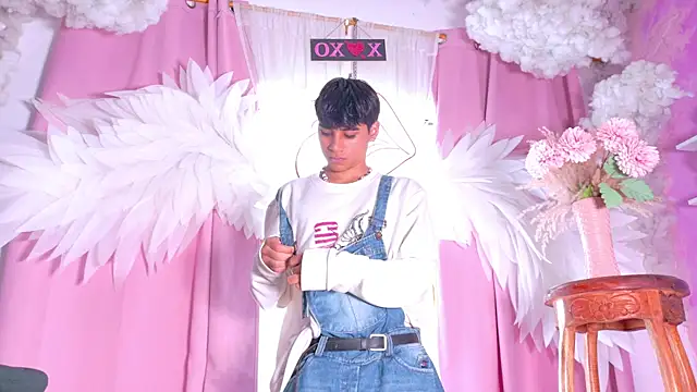 Leo Glow online show from 04-20-26, 07:59