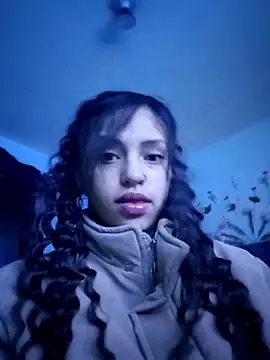 BellaChiquis  online show from 12-21-25, 07:48