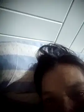 Snapshot of _simplecristy_ chatting on 10-31-25, 07:04  simplecristy  online show from 10-31-25, 07:04