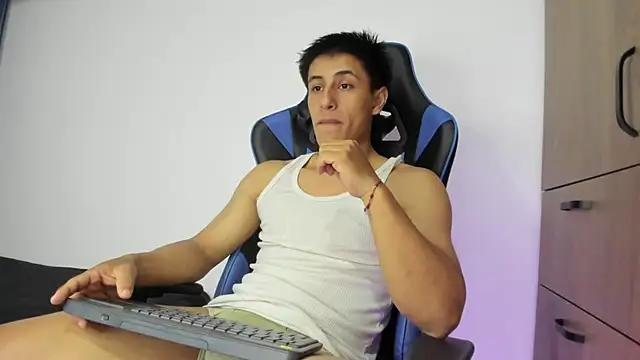 Snapshot of dorman_boy chatting on 11-10-25, 02:10 dorman boy online show from 11-10-25, 02:10