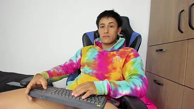 Snapshot of dorman_boy chatting on 11-23-25, 08:25 dorman boy online show from 11-23-25, 08:25