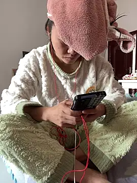 Snapshot of daaqnn chatting on 11-17-25, 12:49 daaqnn online show from 11-17-25, 12:49