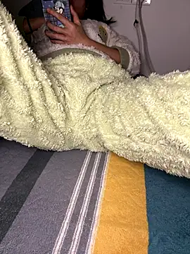 Snapshot of daaqnn chatting on 12-16-25, 02:00 daaqnn online show from 12-16-25, 02:00