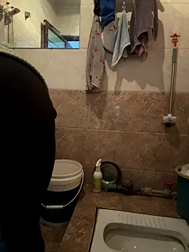 Snapshot of daaqnn chatting on 12-18-25, 11:44 daaqnn online show from 12-18-25, 11:44