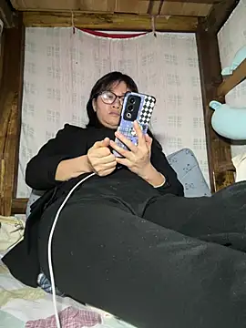 Snapshot of daaqnn chatting on 04-13-26, 01:05 daaqnn online show from 04-13-26, 01:05