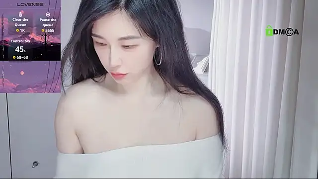 Snapshot of YunShan-33 chatting on 05-06-26, 04:30 YunShan-33 online show from 05-06-26, 04:30