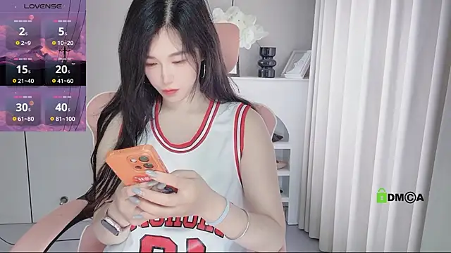 Snapshot of YunShan-33 chatting on 05-27-26, 05:37 YunShan-33 online show from 05-27-26, 05:37
