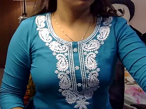 Snapshot of shakshi_89 chatting on 11-16-25, 10:43 shakshi 89 online show from 11-16-25, 10:43