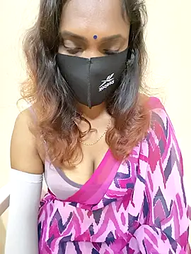 Snapshot of Queen-dhivya chatting on 11-18-25, 11:48 Queen-dhivya online show from 11-18-25, 11:48