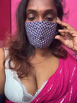 Snapshot of Queen-dhivya chatting on 11-26-25, 06:25 Queen-dhivya online show from 11-26-25, 06:25