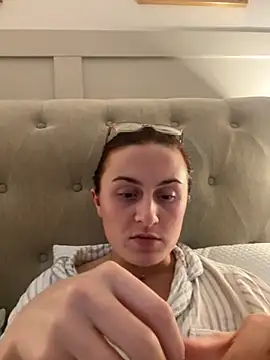 EmLovesxx online show from 11-17-25, 09:31