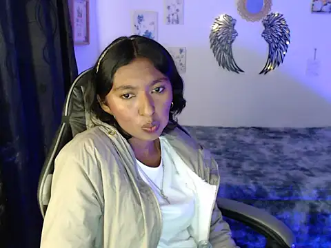 Snapshot of Samanta_777 chatting on 05-26-26, 05:14 Samanta 777 online show from 05-26-26, 05:14