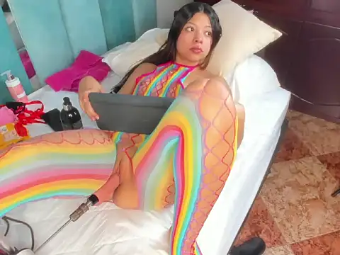 Chaarlotte 09 online show from 12-17-25, 12:00