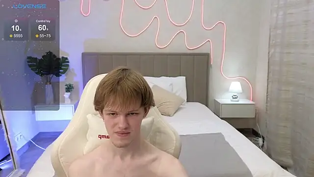 Snapshot of Fakeangel87 chatting on 11-14-25, 01:26 Fakeangel87 online show from 11-14-25, 01:26