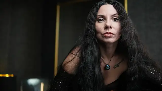 Snapshot of GiaEasyIce chatting on 12-02-25, 08:04 GiaEasyIce online show from 12-02-25, 08:04