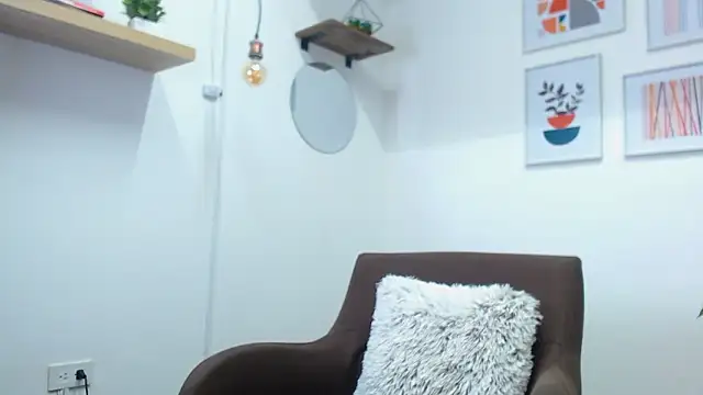 Snapshot of Lauryn_Jones chatting on 02-20-26, 07:14 Lauryn Jones online show from 02-20-26, 07:14