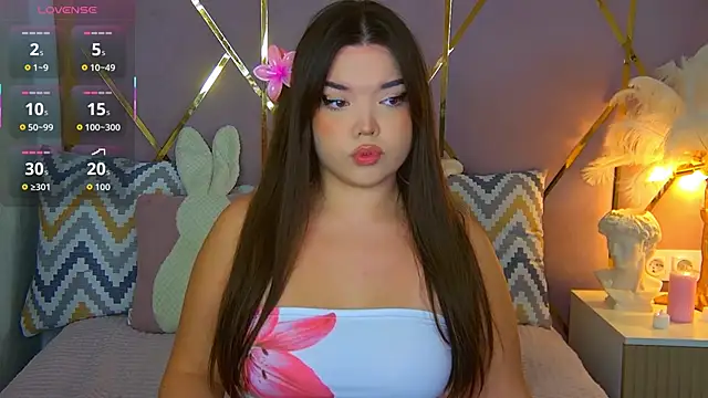 Snapshot of NaomiAster chatting on 11-15-25, 06:00 NaomiAster online show from 11-15-25, 06:00