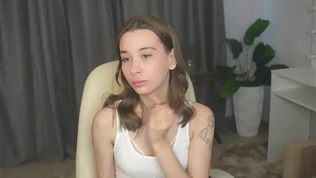 Snapshot of JacalynSchreiber chatting on 11-06-25, 11:44 JacalynSchreiber online show from 11-06-25, 11:44