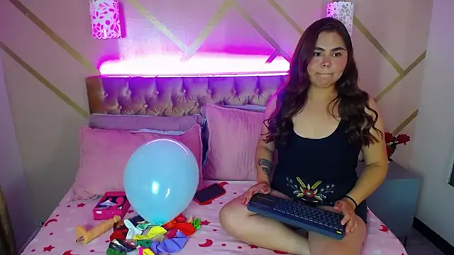 Phamela Holter online show from 11-10-25, 06:40