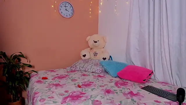 Snapshot of miah_smith123 chatting on 11-28-25, 08:55 miah smith123 online show from 11-28-25, 08:55