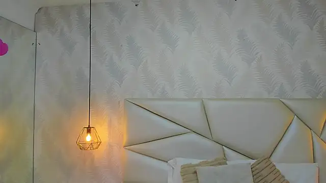 laurettedela rouse online show from 11-19-25, 11:54